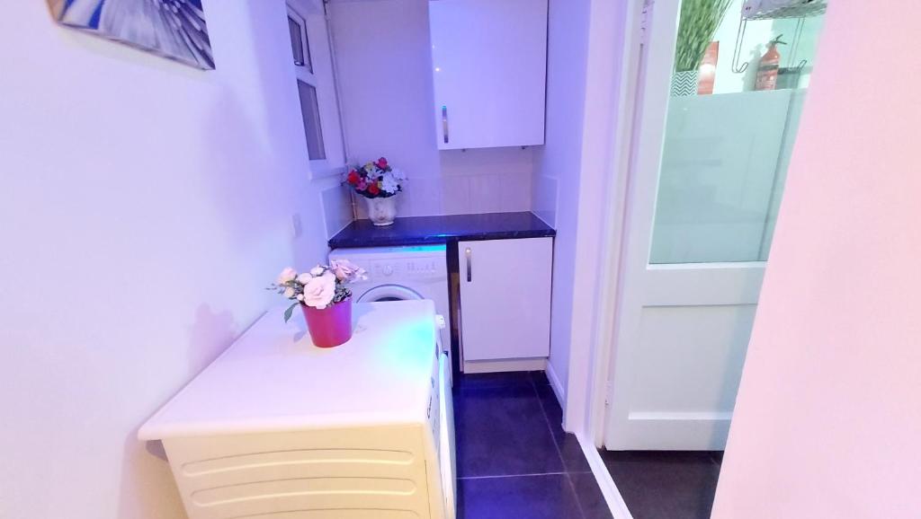 CENTRAL HAVEN -5 BEDROOMS IN CANTERBURY