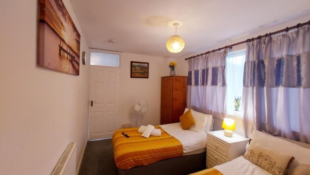 CENTRAL HAVEN -5 BEDROOMS IN CANTERBURY