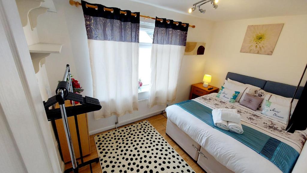 ALEXANDRA  VILLA - CHATHAM KENT