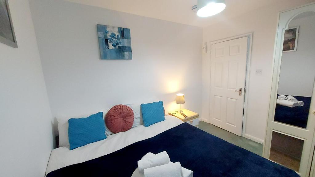 CENTRAL HAVEN -5 BEDROOMS IN CANTERBURY