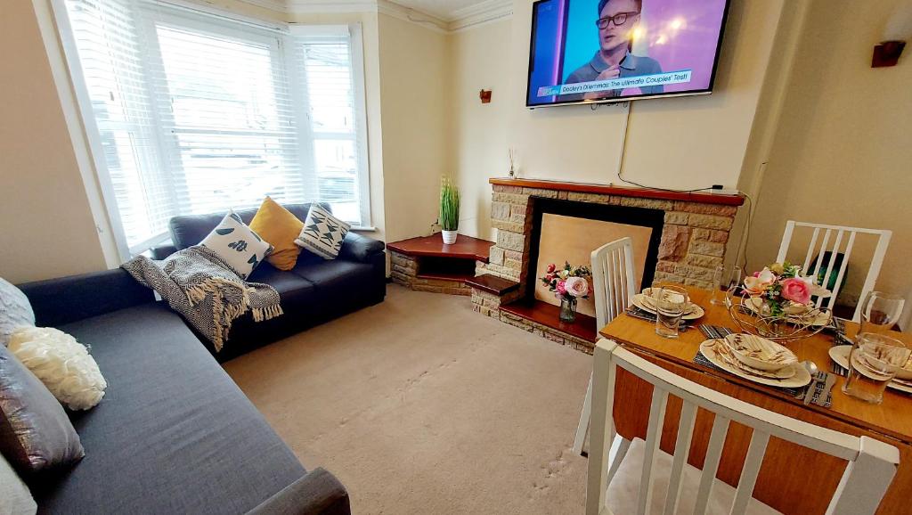 ROSE VILLA - GILLINGHAM KENT