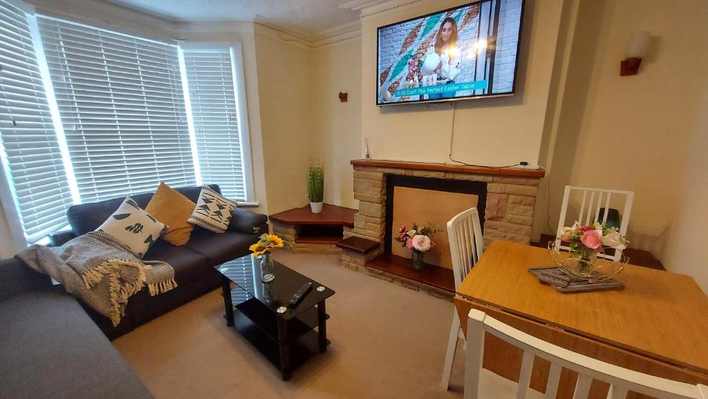ROSE VILLA - GILLINGHAM KENT