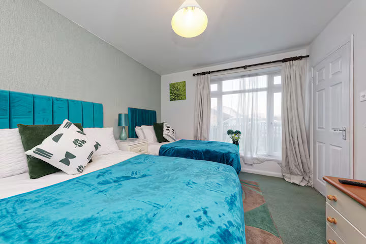 CENTRAL HAVEN - 4 BEDROOMS IN CANTERBURY